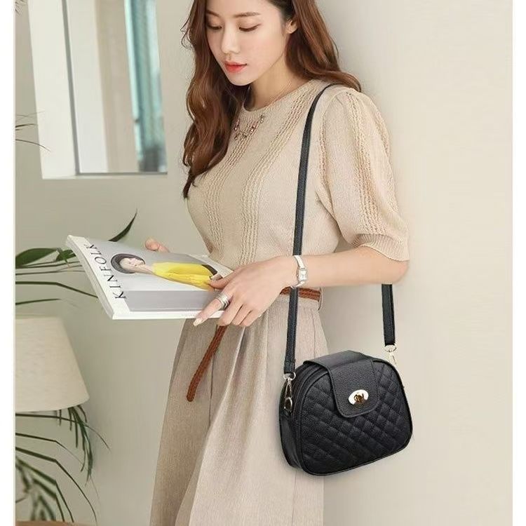 Elegant Diamond-patterned Mini Shoulder Bag Women's Fashionable Crossbody Bag with Adjustable Shoulder Strap Everyday Joker Trendy Style