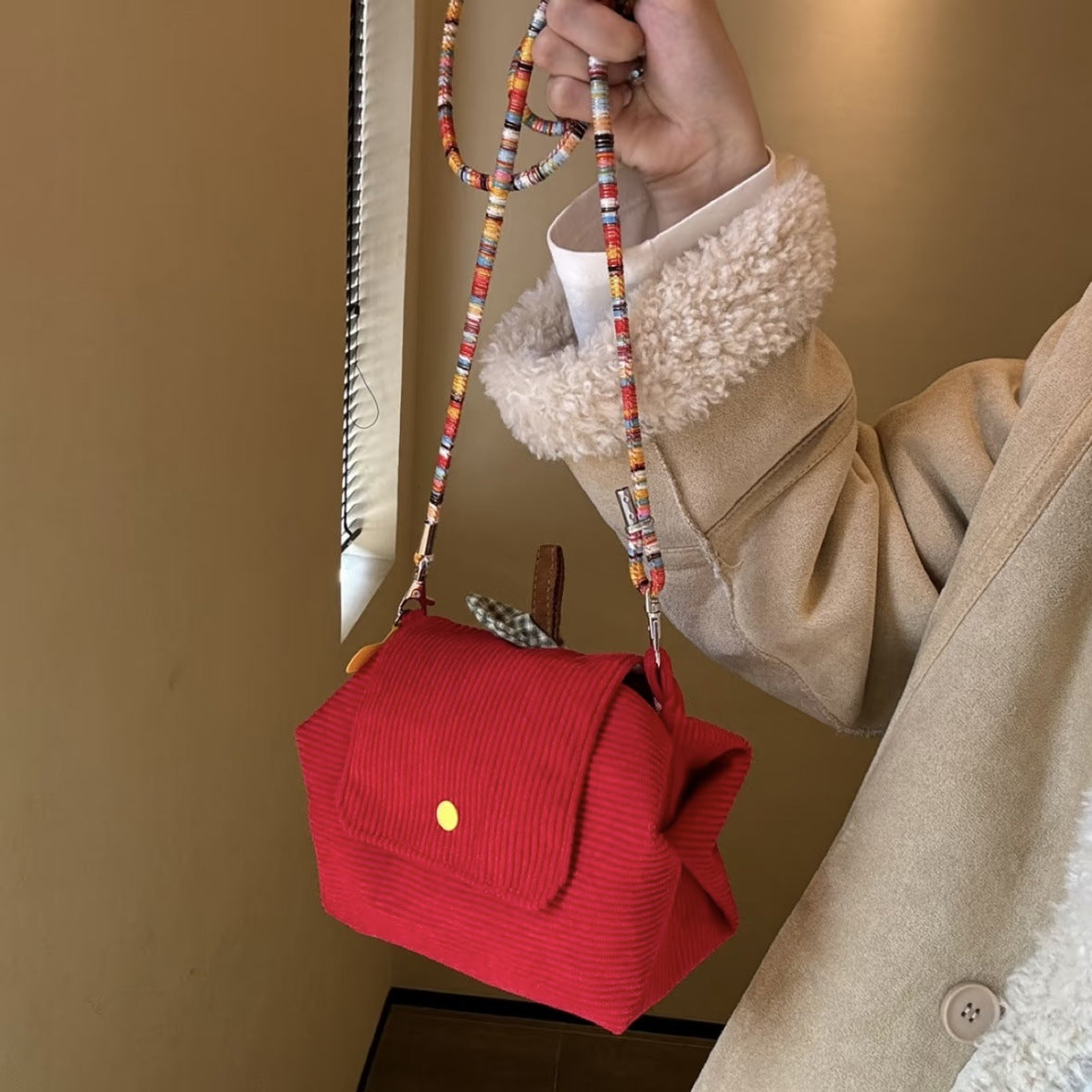Cute Apple-Shaped Crossbody Bag with Adjustable Beaded Strap and Large Capacity for Daily Use
