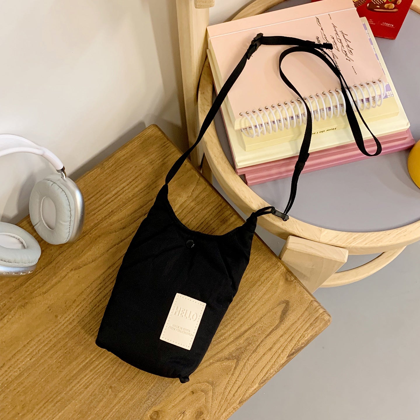 Simple Fashion Shoulder Bag Women's Large Capacity Commuter Style Mobile Phone Bag Trendy Design