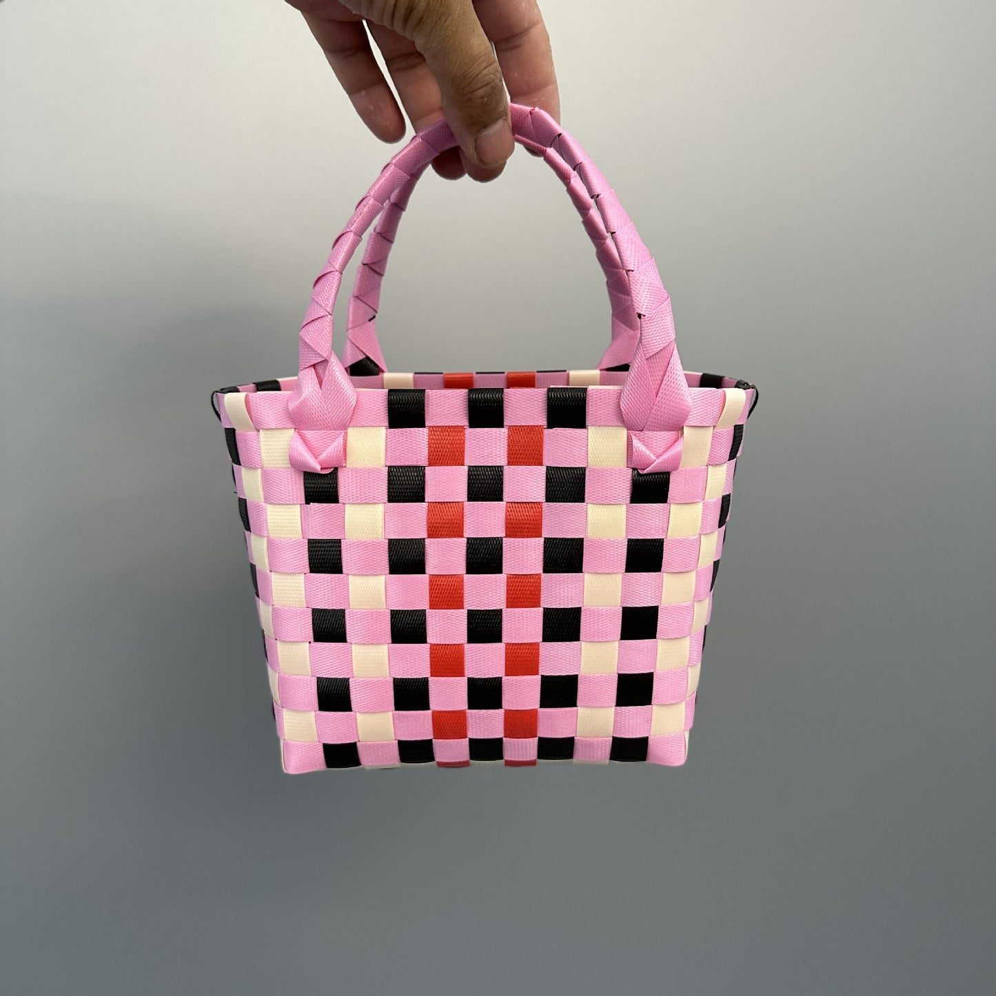 Handwoven Checkerboard Tote Bag for Women, Fashionable Beach & Daily Use, Soft PVC Material with Open Top and Inner Pockets