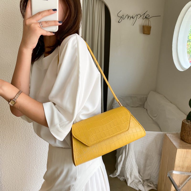 Chic Crocodile-Textured Crossbody Bag with Minimalist Design for Everyday Fashion