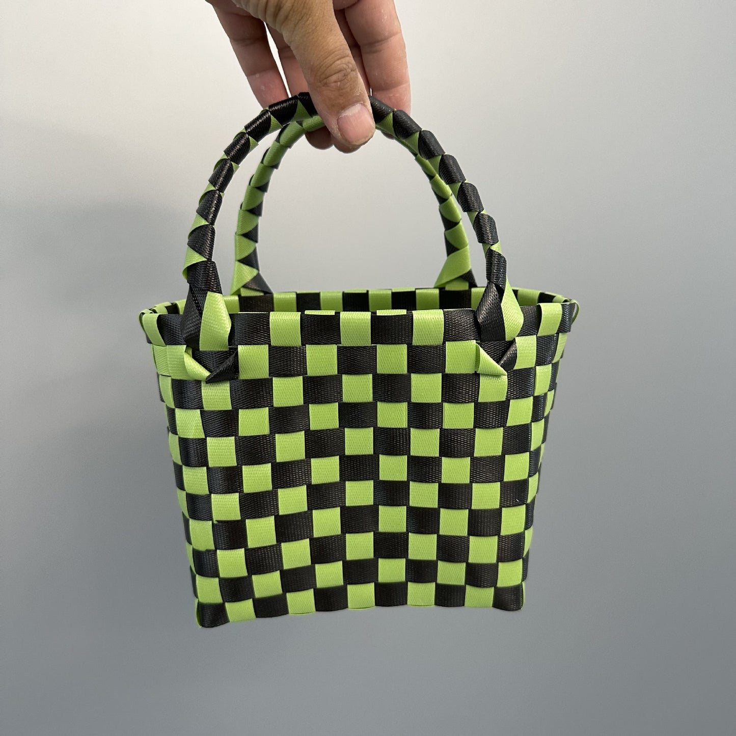 Handwoven Checkerboard Tote Bag for Women, Fashionable Beach & Daily Use, Soft PVC Material with Open Top and Inner Pockets