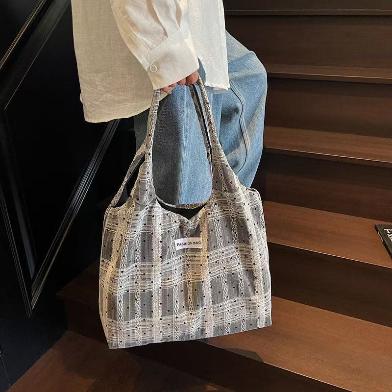 Women's Tote Canvas Tote Bag Women's Large Capacity Magnetic Buckle Shoulder Bag Urban Simple All-Match Daily Commuter Bag