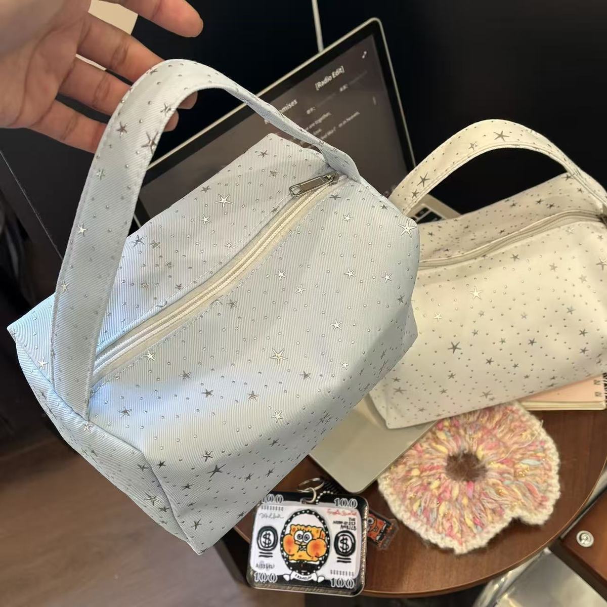 Stylish Star Pattern Cosmetic Bag with Large Capacity, Portable Zipper Design for Daily Makeup Storage and Travel