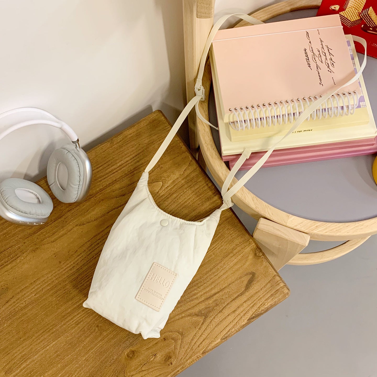 Simple Fashion Shoulder Bag Women's Large Capacity Commuter Style Mobile Phone Bag Trendy Design