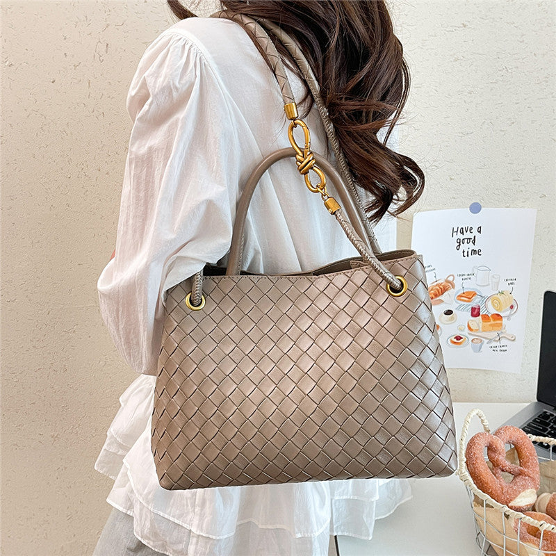 Trendy Woven Tote Bag Spring New Large Capacity Shoulder Handbag Commuter's All-Matching Daily Practical