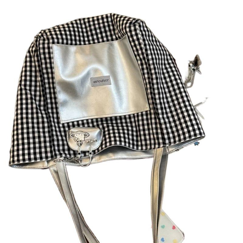 Chic Checkered Tote Bag with Metallic Accents and Spacious Interior for Daily Use