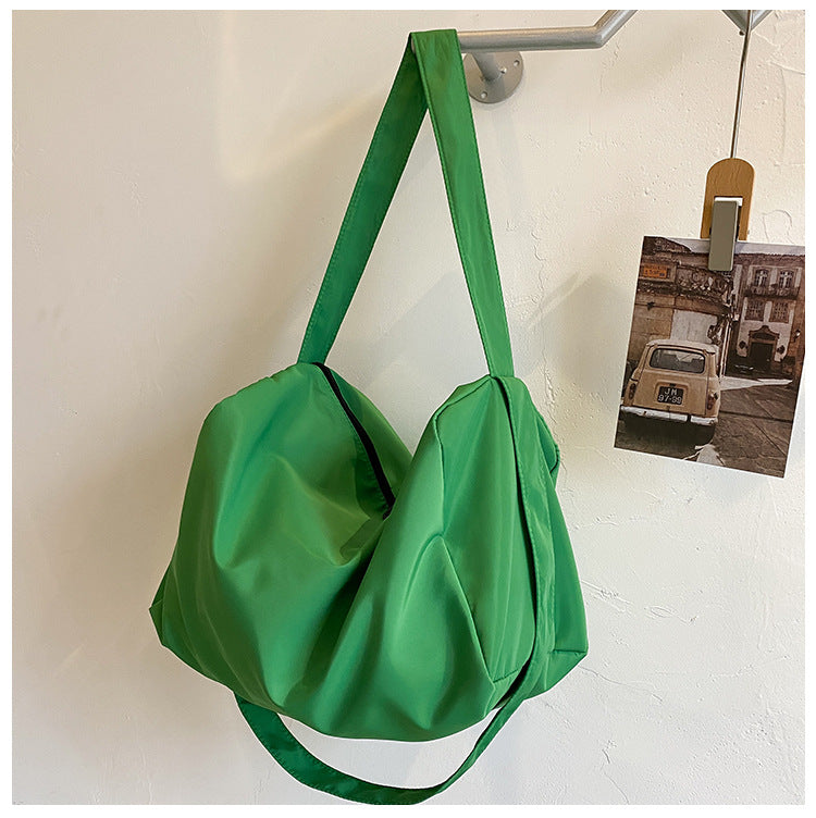 Large Capacity Waterproof Nylon Sports Travel Bag for Women Men, Fashionable Shoulder Tote with Vintage Stitching Design