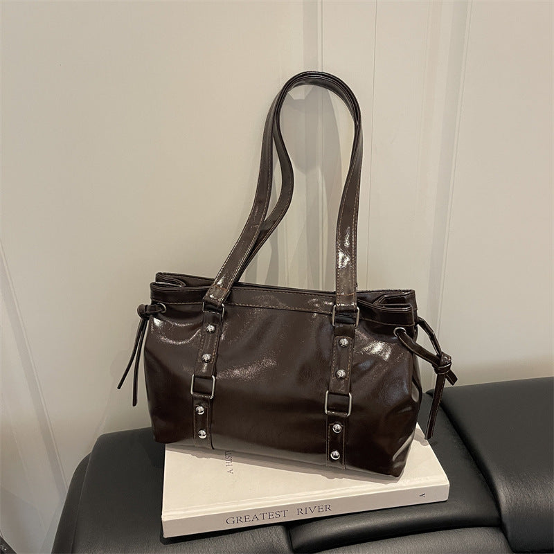 Rivet Fashion Temperament Commute Casual New Retro Simple Trendy Portable Underarm Shoulder Bag