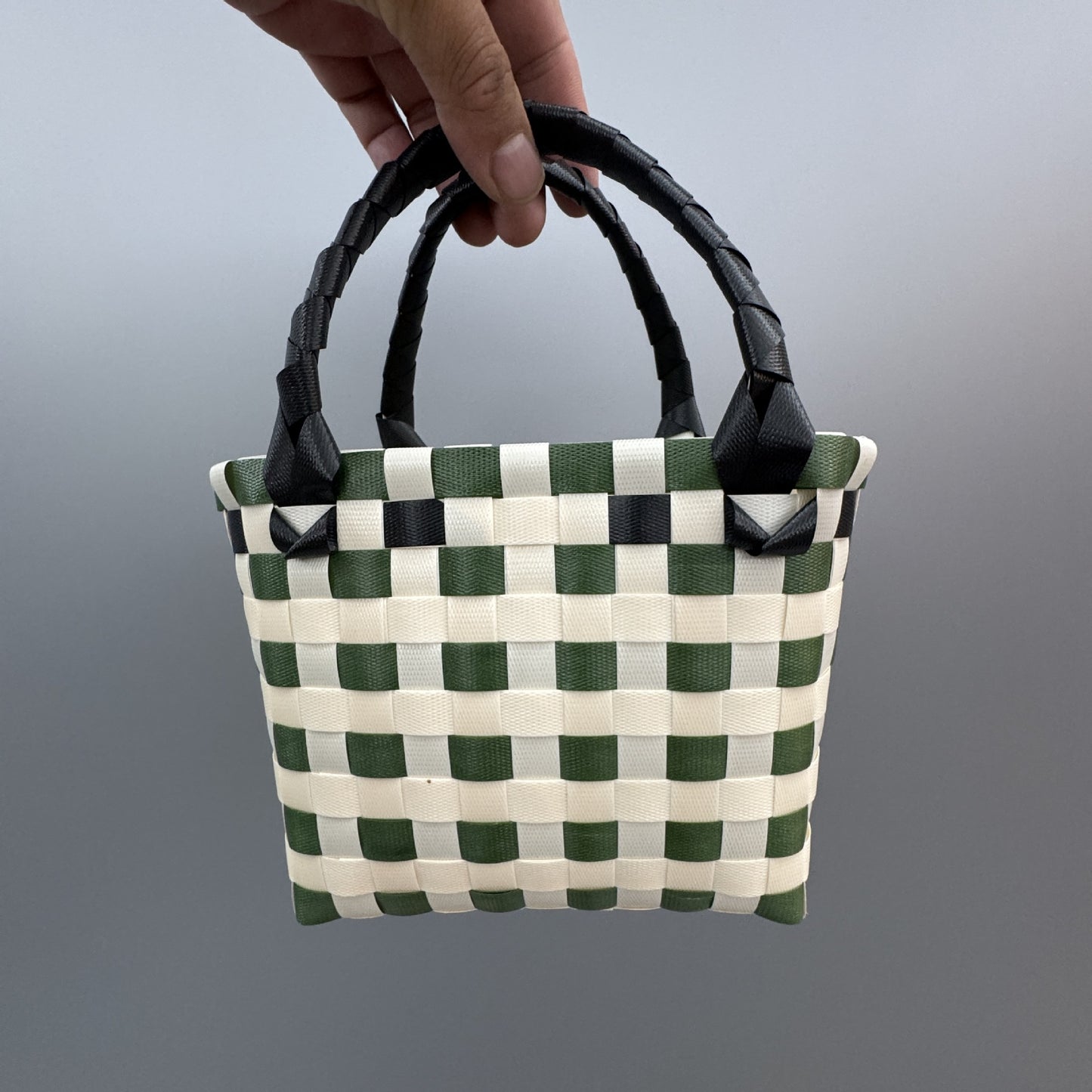 Handwoven Checkerboard Tote Bag for Women, Fashionable Beach & Daily Use, Soft PVC Material with Open Top and Inner Pockets