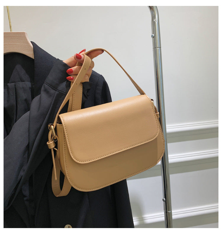 Chic Minimalist Saddle Crossbody Bag with Stitching Details for Everyday Fashion