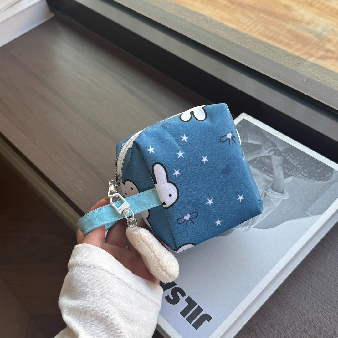 Cute Cartoon Rabbit Print Oxford Fabric Cosmetic Bag with Zipper Closure for Daily Use and Travel