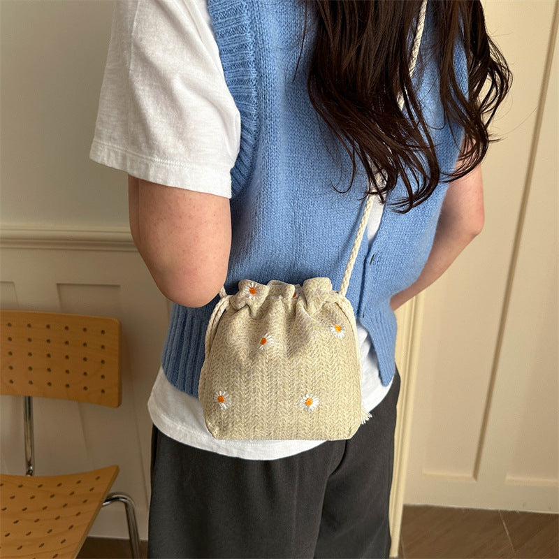 Straw Small Bucket Bag Women's New Fresh Fashionable Woven Beach Bag One-Shoulder Crossboby Bag