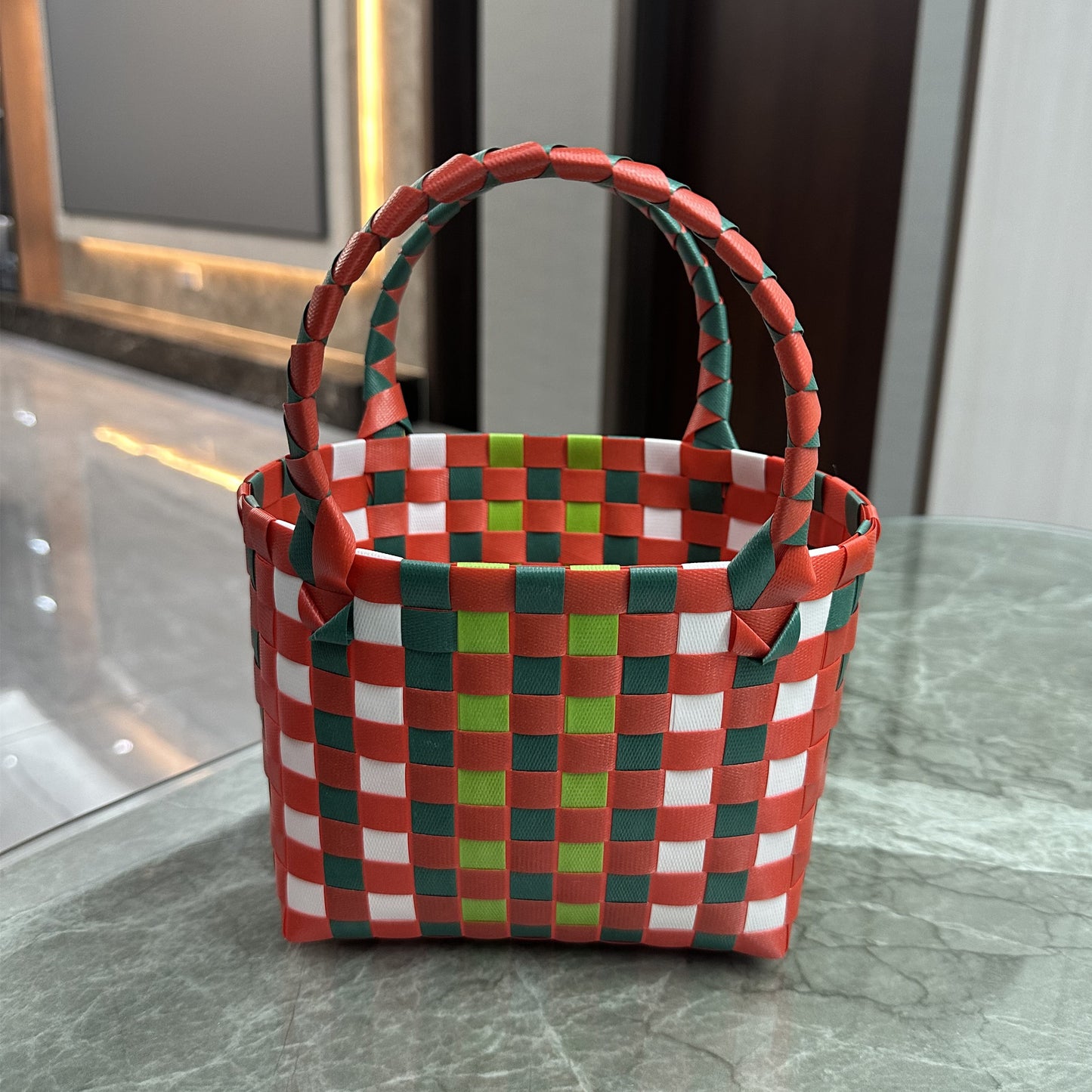 Handwoven Checkerboard Tote Bag for Women, Fashionable Beach & Daily Use, Soft PVC Material with Open Top and Inner Pockets