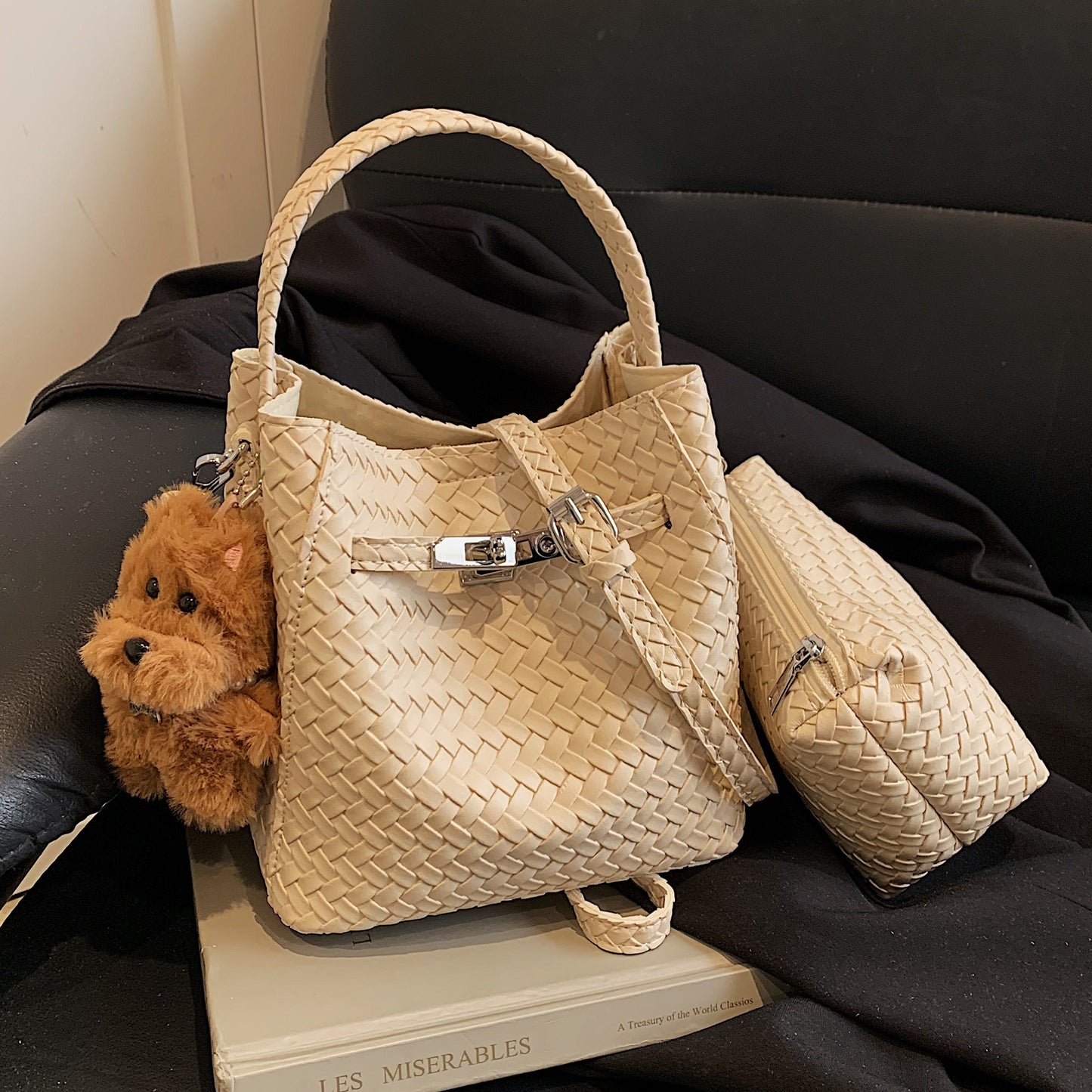 New Fashion Woven Bucket Bag with Cute Plush Pendant Urban Simple Style Daily Shoulder Messenger Bag