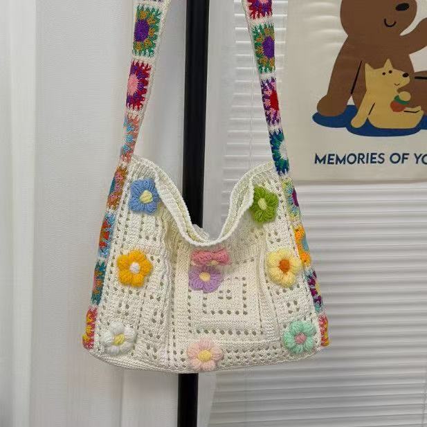 Women's Shoulder Bag Artistic Style Crocheted Daisy Tote Bag Beach Vacation Lightweight Shoulder Bag Leisure Travel Essential Woven Handbag