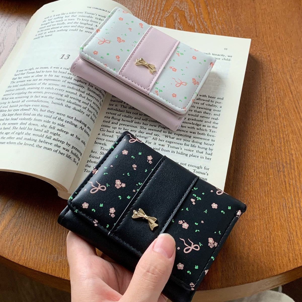 Good-looking Floral Bow Women's Three-Fold Wallet, Simple Fashion Light Portable Card Holder Purse