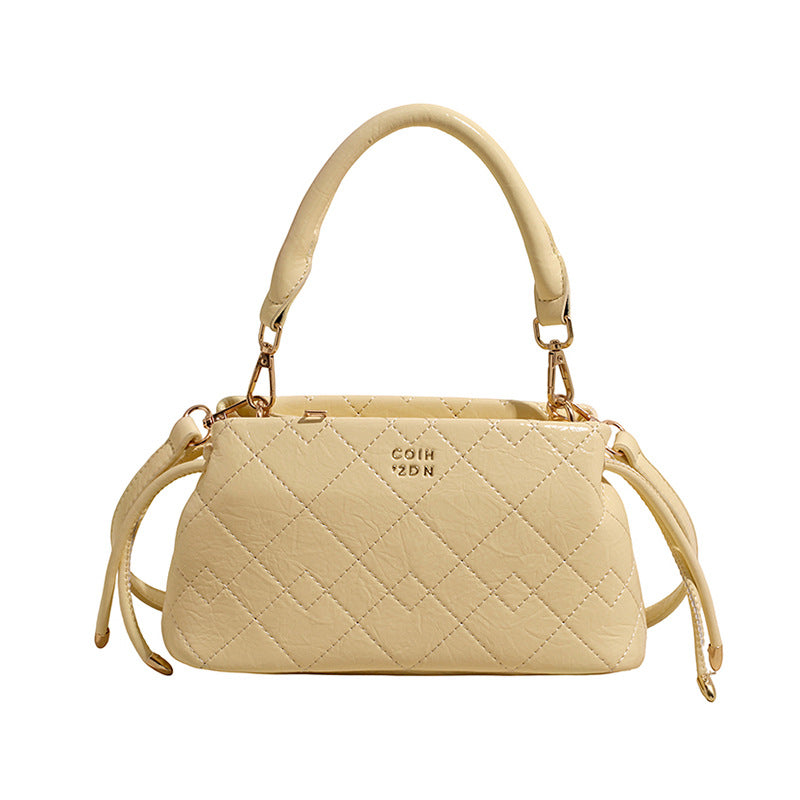 Elegant Quilted Crossbody Bag with Chain Handle and Zip Closure for Daily Fashion
