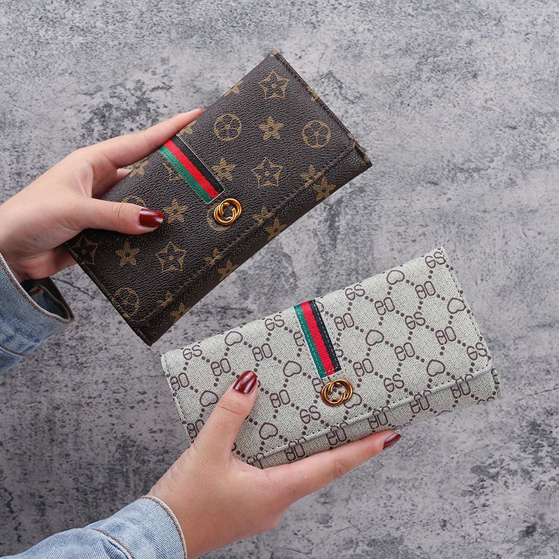 ElegantŷÃÀStyle Women's Wallet with Classic Monogram Pattern and Dual-Color Stripe Design