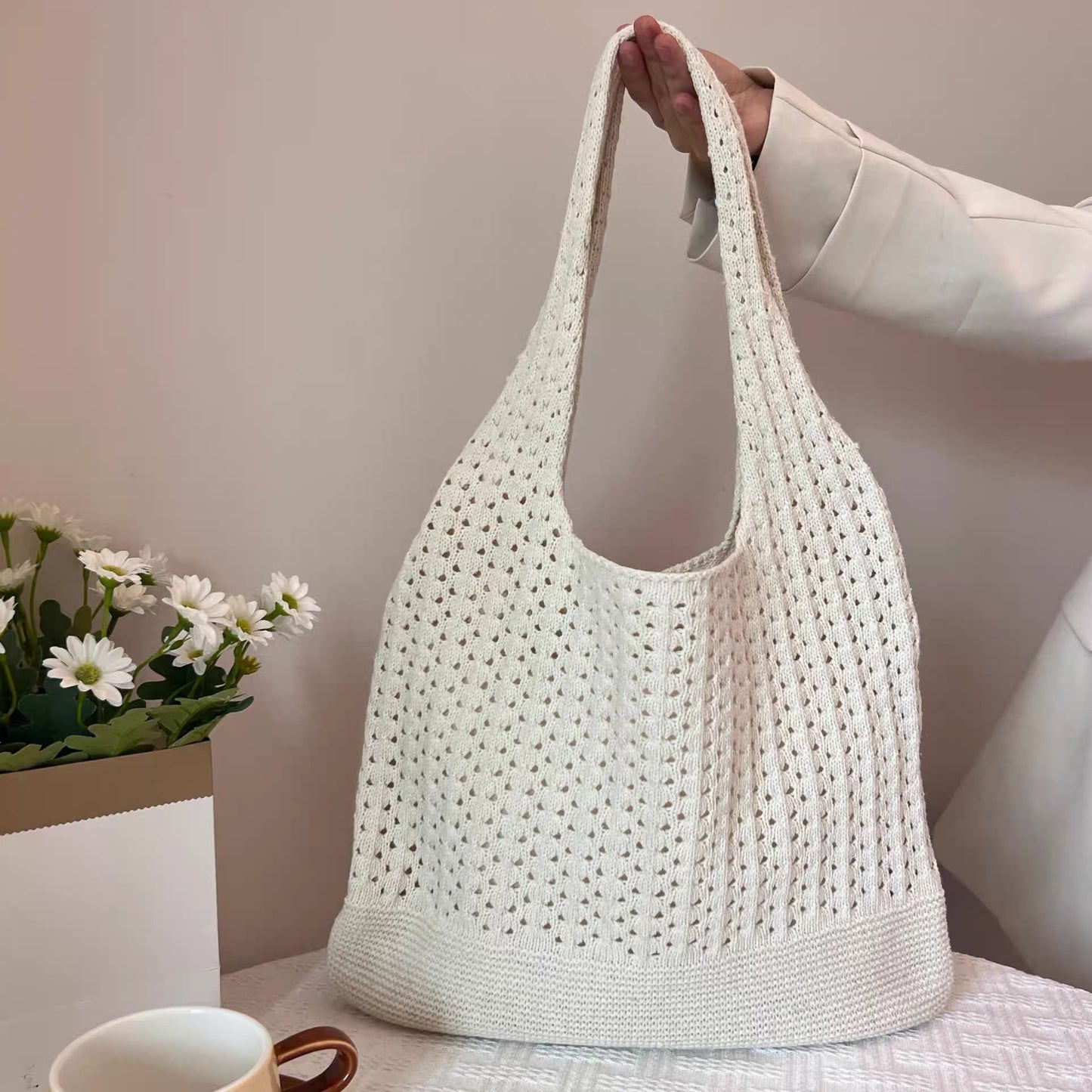 Women's Shoulder Bag Artistic Style Crocheted Daisy Tote Bag Beach Vacation Lightweight Shoulder Bag Leisure Travel Essential Woven Handbag