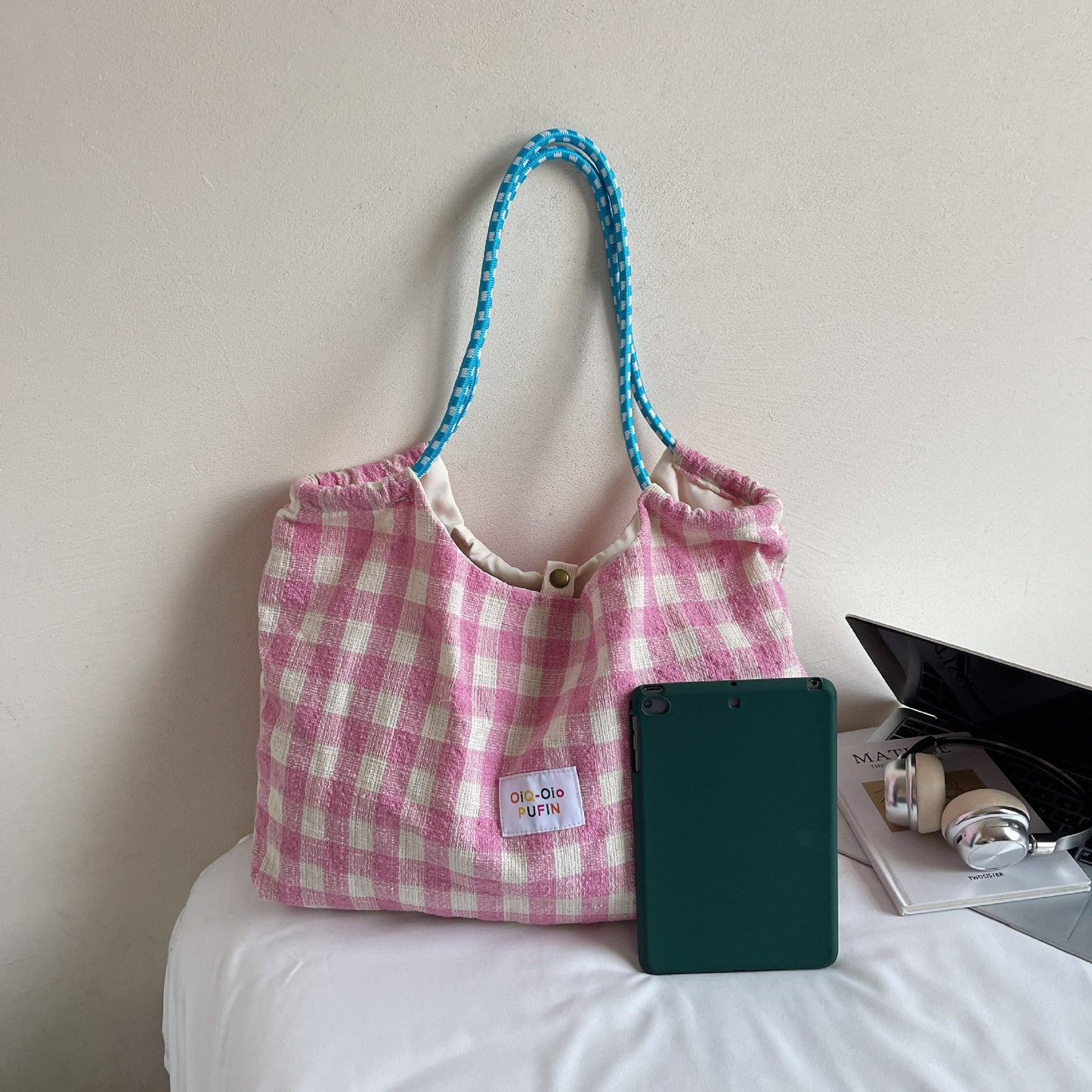 Korean-style laid-back patterned canvas tote bag, large capacity, fashionable and versatile for commuting, work, or everyday use.