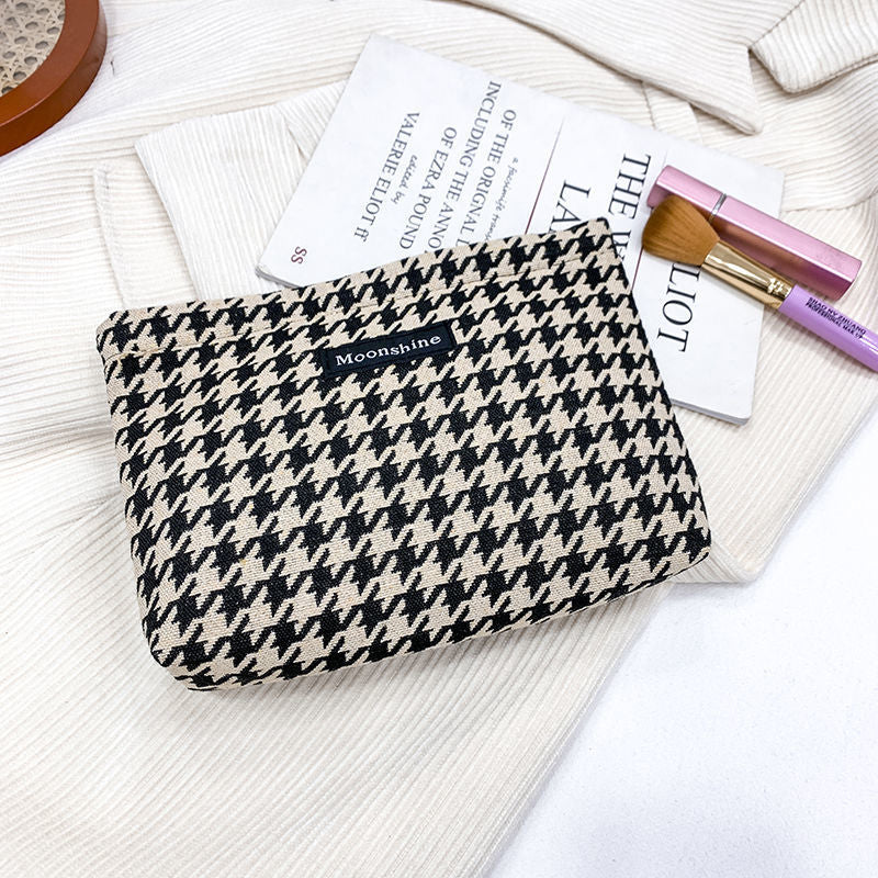 Original Embroidery Women's Canvas Cosmetic Bag Artistic Retro Flowers Print Exquisite Quilting Design Portable Clutch