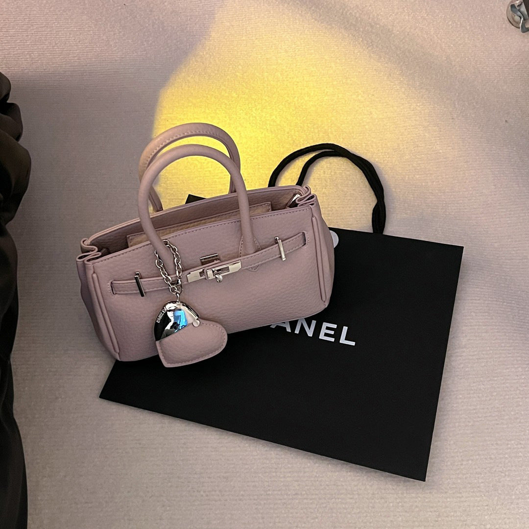 New Fashion Mini Lychee Pattern Handbag Classic Retro Design with Exquisite Metal Hardware Pendant High Sense