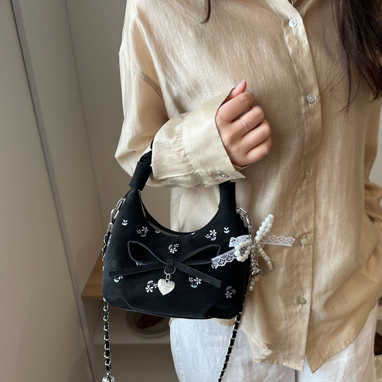 Korean Fashion Pleated Floral Print Crossbody Bag with Pearl Heart Charm for Women
