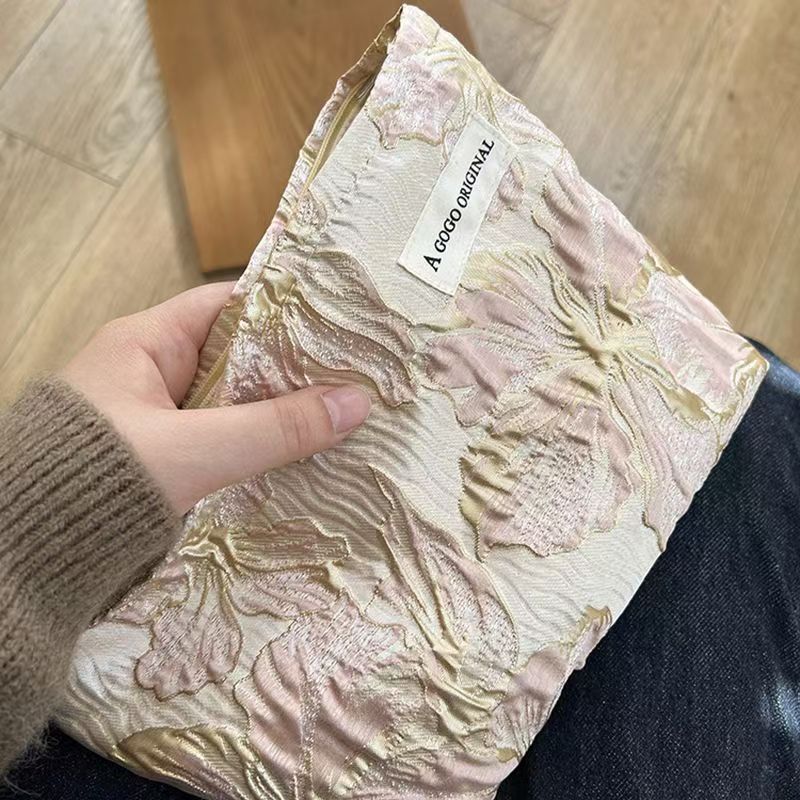 High Sense Women's Cosmetic Bag Large Capacity Portable Liner Buggy Bag Exquisite Embossed Design