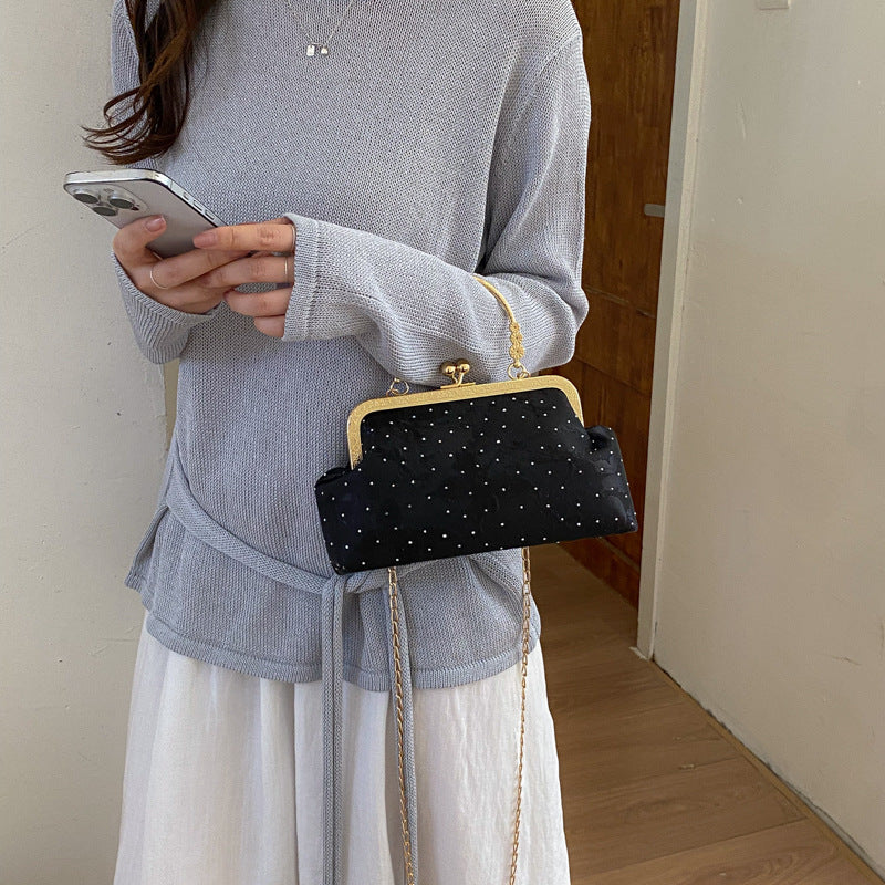 Elegant Minimalist Korean-Style Clasp Crossbody Bag with Chain Strap for Daily Fashion
