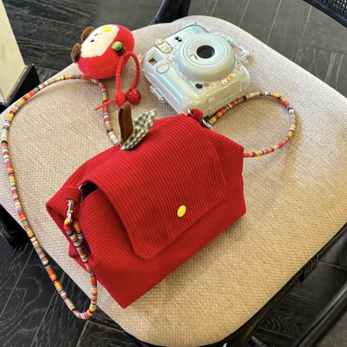 Cute Apple-Shaped Crossbody Bag with Adjustable Beaded Strap and Large Capacity for Daily Use