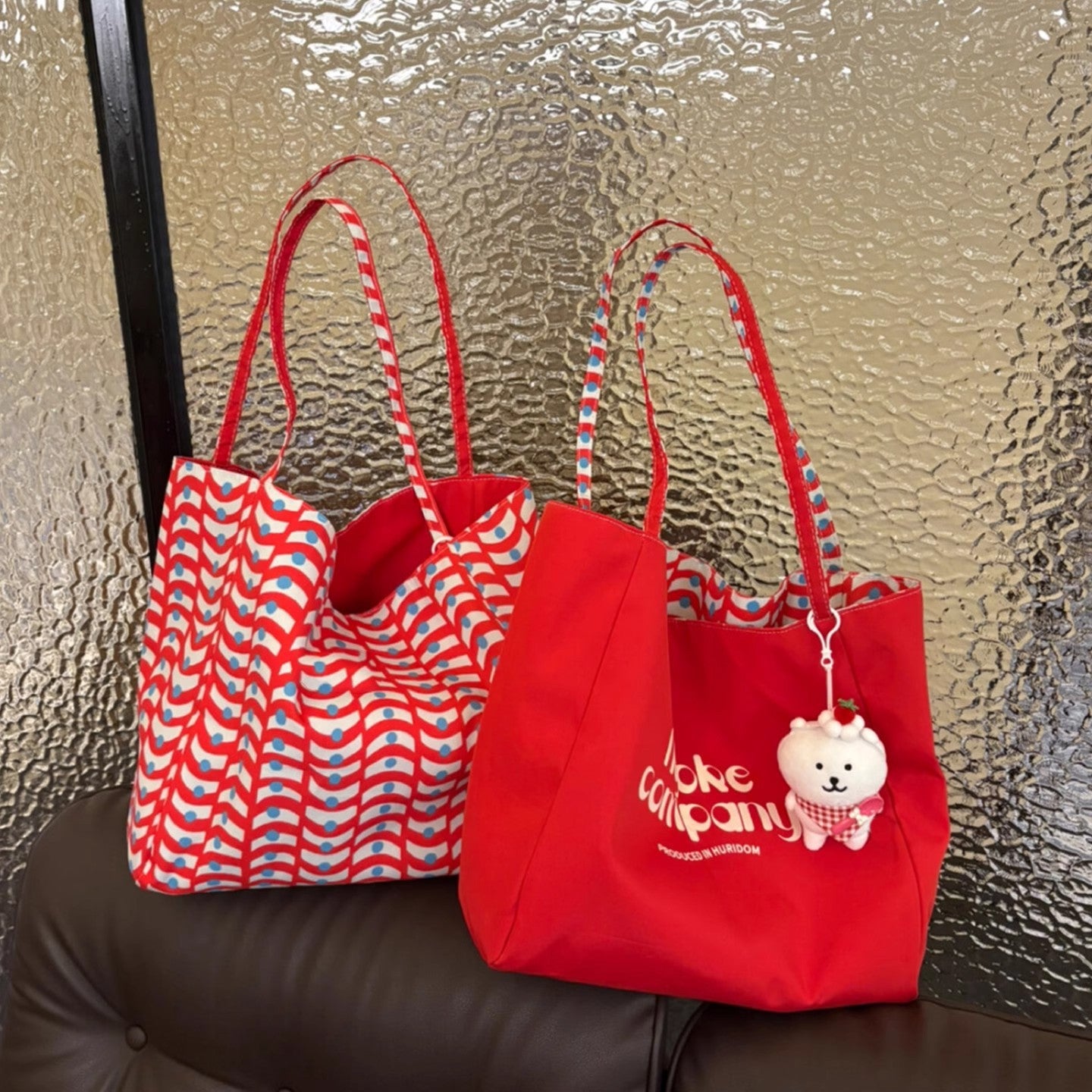 2025 New Large Capacity Reversible Tote Bag with Wave Pattern and Cute Bear Charm, Casual Urban Style for Daily Use