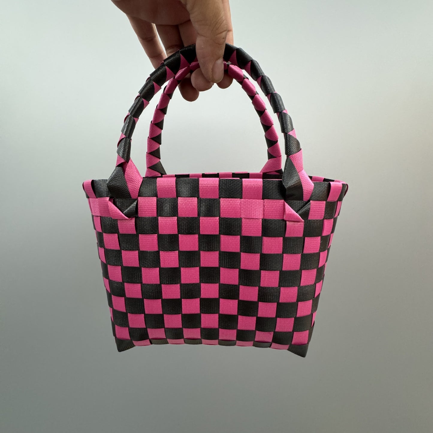 Handwoven Checkerboard Tote Bag for Women, Fashionable Beach & Daily Use, Soft PVC Material with Open Top and Inner Pockets