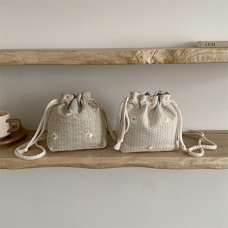 Straw Small Bucket Bag Women's New Fresh Fashionable Woven Beach Bag One-Shoulder Crossboby Bag