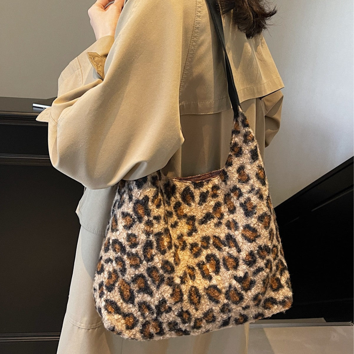 Large Capacity Leopard Print Plush Bag Women's New Special-Interest Design Shoulder Underarm Bag Commuter Tote