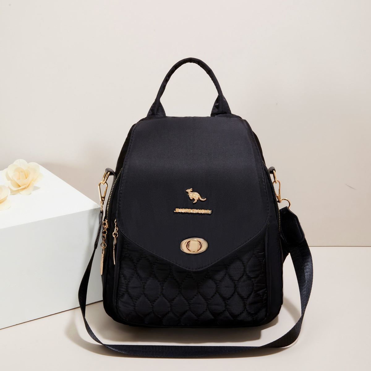 Stylish and Lightweight Women's Backpack Quilting Design Waterproof and Hard-Wearing Multi-Functional Large Capacity Suitable for Leisure Travel Daily Use
