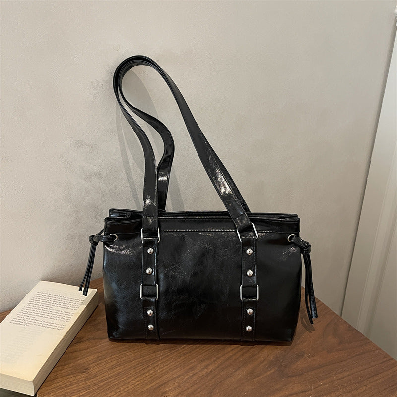 Rivet Fashion Temperament Commute Casual New Retro Simple Trendy Portable Underarm Shoulder Bag
