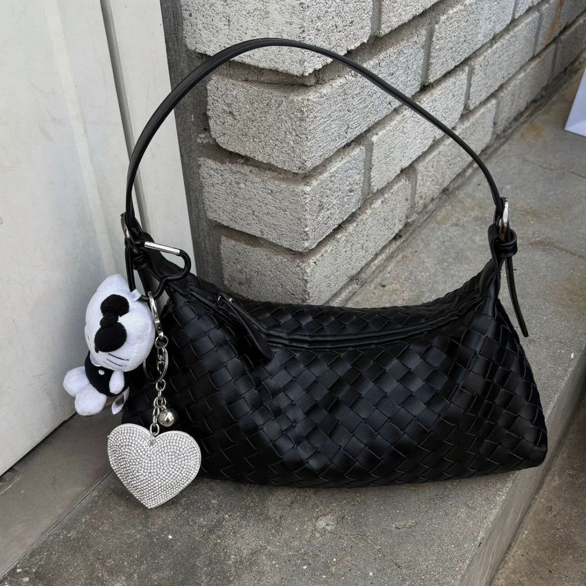 Handcrafted Soft Leather Woven Crossbody Bag for Women, Urban Minimalist Style, Perfect for Daily Commute and Casual Outfits