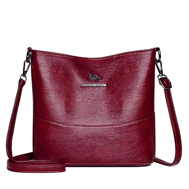 Elegant Soft PU Leather Shoulder Bag with Zipper Closure and Stylish Stitching Design for Daily Fashion
