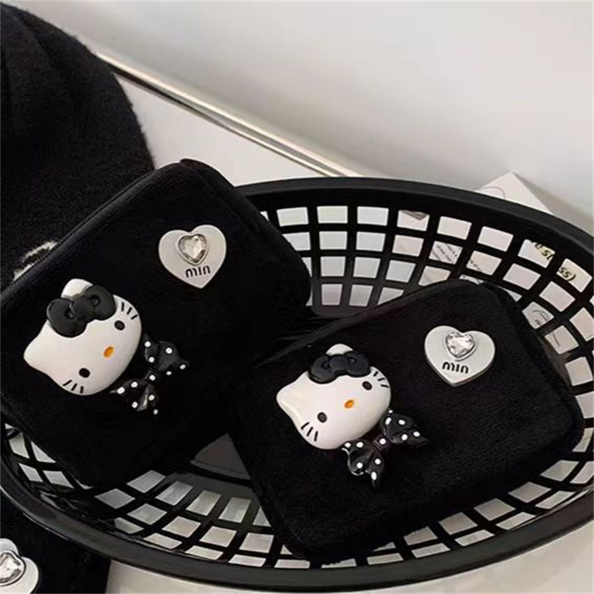 Cute Fluffy Hello Kitty Mini Wallet with Heart Charm - Soft Zipper Card Holder for Earphones and Cards, Perfect for Couples