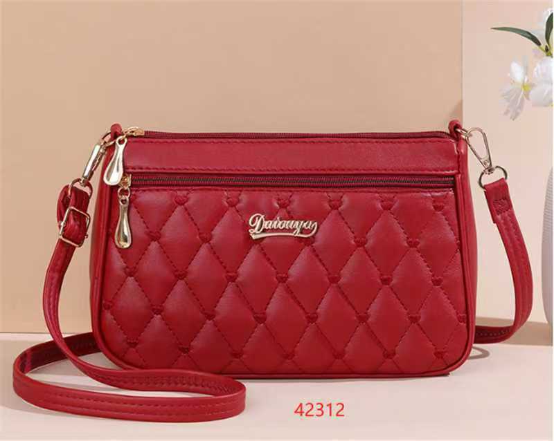 Stylish Quilted Crossbody Bag for Women with Zipper Closure and Multiple Pockets, Perfect for Daily Use and Shopping