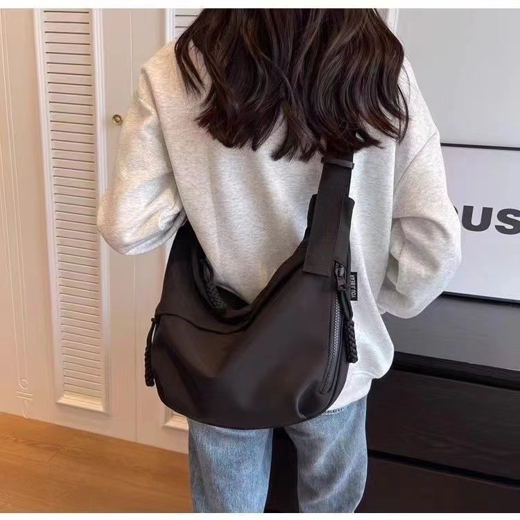 Simple Fashion Crossbody Dumpling Bag Women's Lightweight and Large Capacity Student Shoulder All-Matching Gym Bag