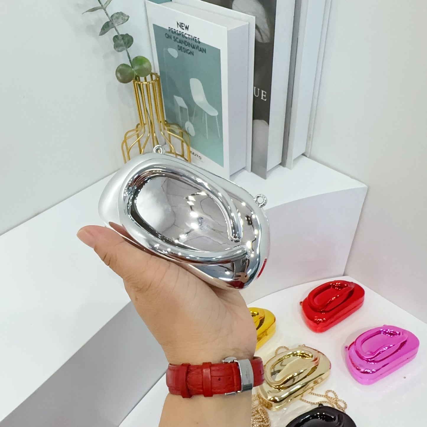 Chic Acrylic Clutch Bag with Chain Strap for Women, Mini Crossbody Evening Bag with Magnetic Closure and Shell Shape Design