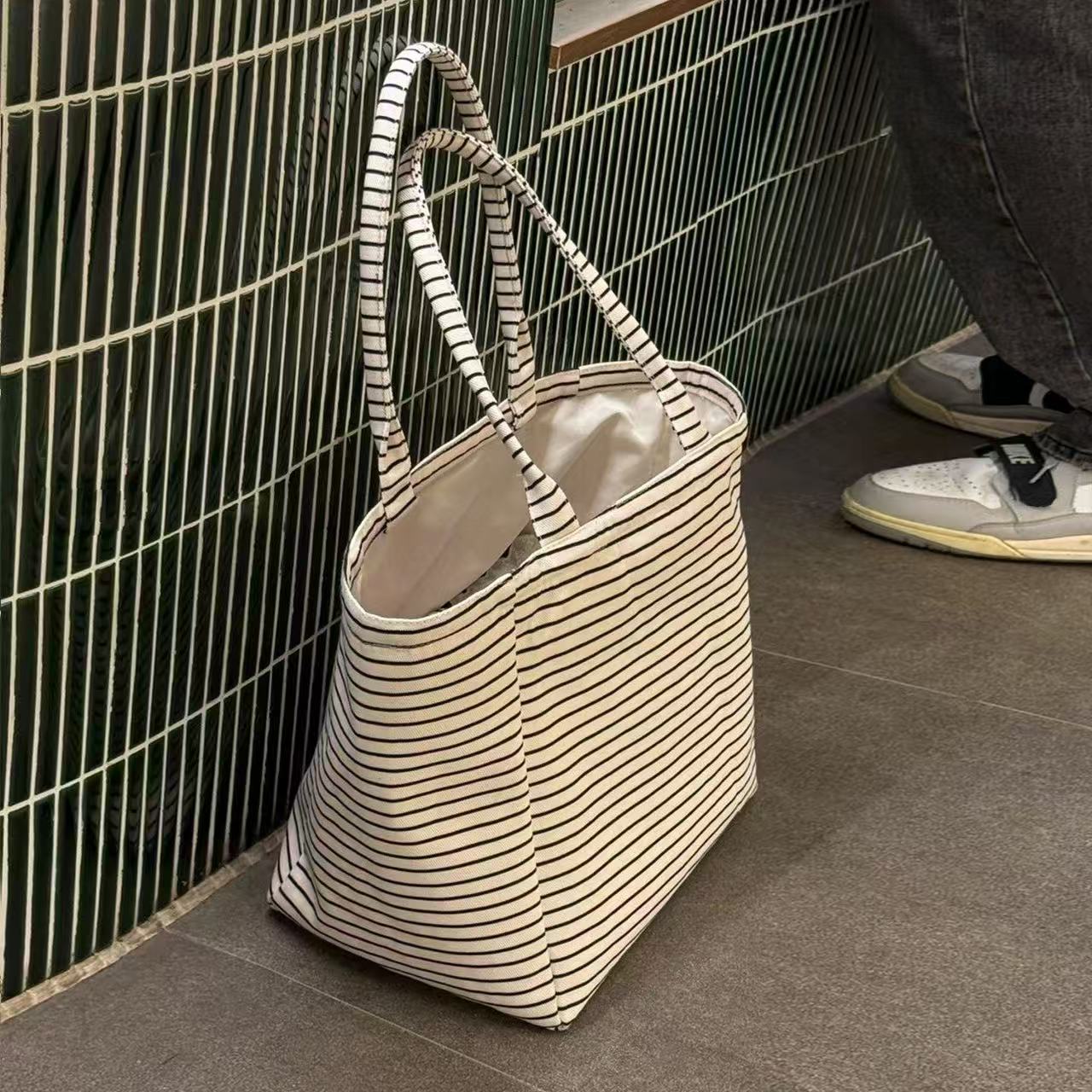 New Korean Striped Canvas Tote Bag Women's Large Capacity Commuter Portable with Zipped Interlayer Everyday Joker