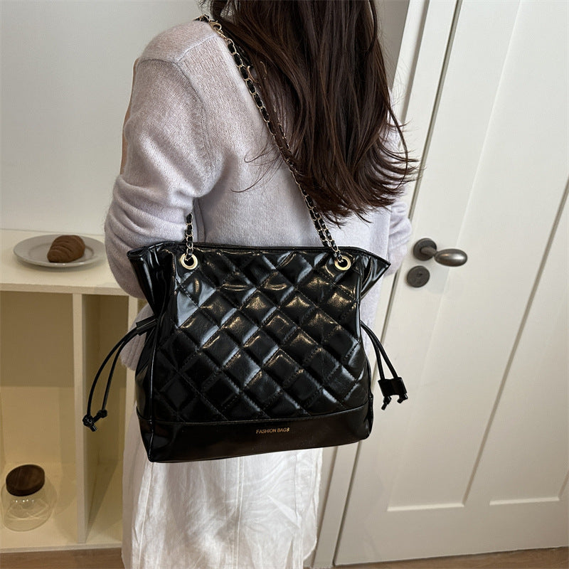 Retro Diamond Plaid Bucket Bag Women's Shoulder Chain Design Drawstring Closed Commuter Fashion All-Match Handbag
